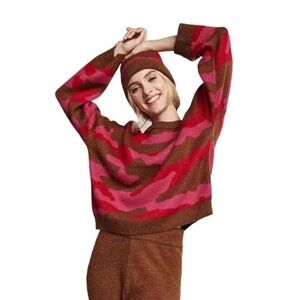 Yummy Sweater Co Size Medium Easy Crewneck Pink Camo pull over boxy Sweater